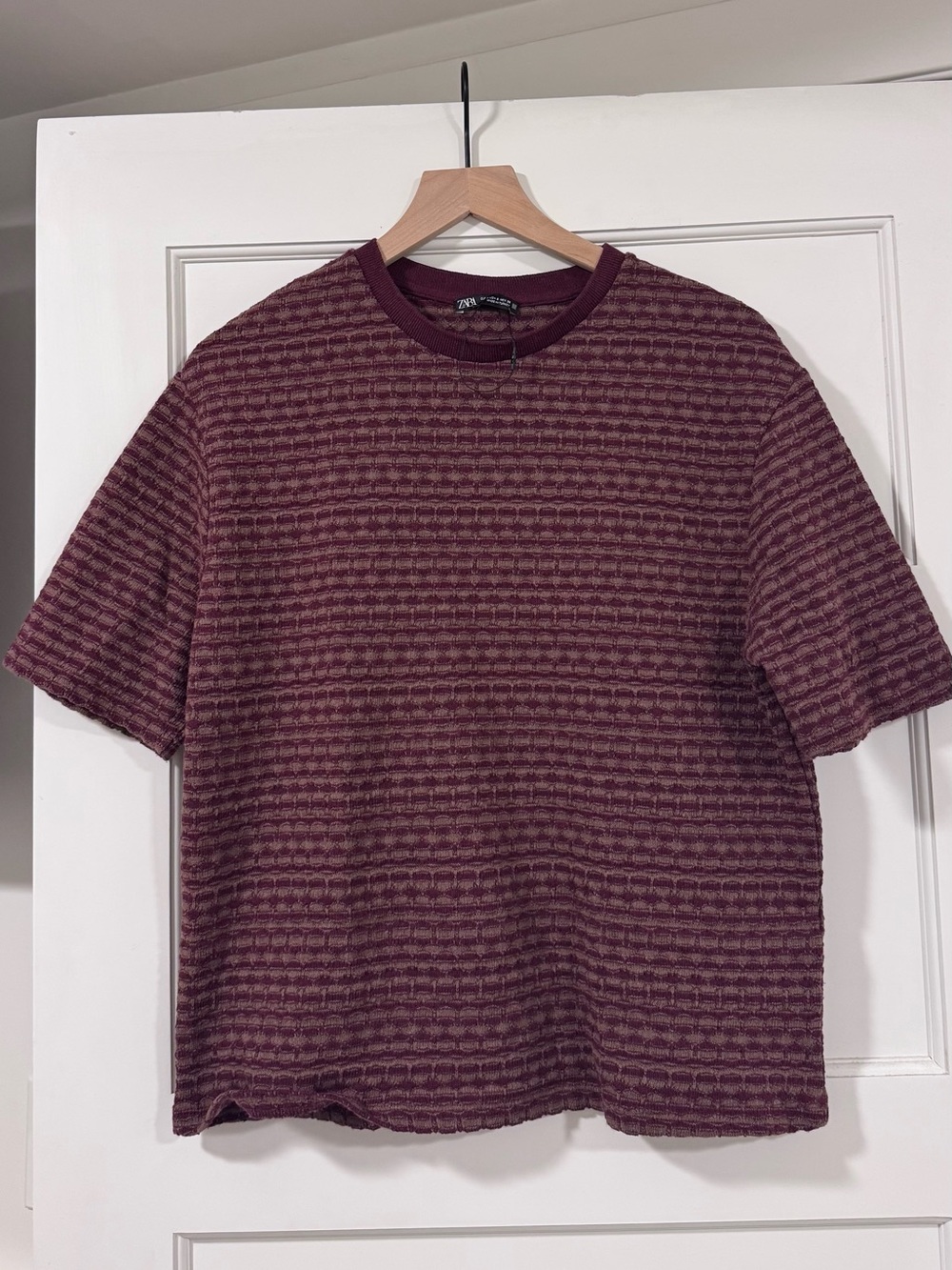 Zara - Short-Sleeve Textured Crewneck Shirt (Burgundy)